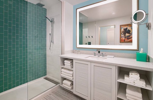 Fort Myers Beach Resort | Gorgeous Beach Retreat w/Private Balcony & Outdoor Swimming Pool | 2 Rooms