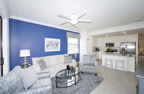 Lakewood Ranch Condo | Gorgeous Condo decorated by local designer with chick coastal furnishing.