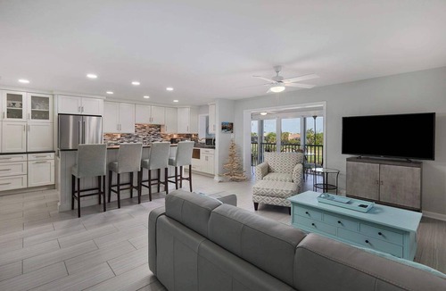 Sanibel Apartment | Gorgeous Spanish Cay Residence, Steps to Beach