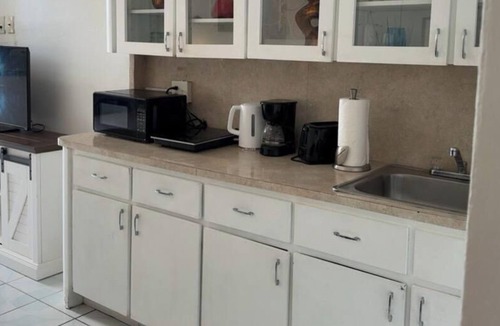 Hallandale Beach Apartment | Great fully equipped apartment in a central location, close to everything