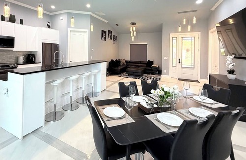 South Venice House | Gulf Breeze Estate-Luxury NEW Build Private Villa-Heated Saltwater pool