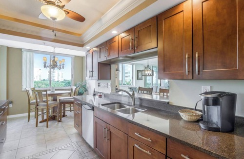 Vanderbilt Beach Condo | Gulf Breeze - Vanderbilt Beach - Bayside