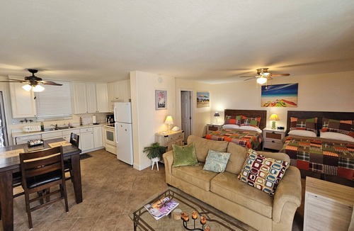 Bonita Shores Condo | GULF VIEW! Cozy and clean 1-bedroom condo - just 3 minutes from the BEACH! #3405