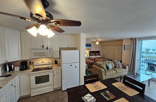 Bonita Shores Condo | GULF VIEW! Cozy and clean 1-bedroom condo - just 3 minutes from the BEACH! #3405