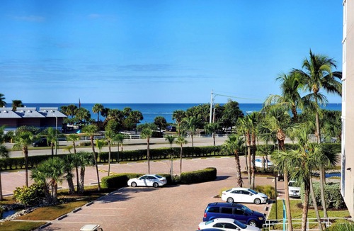 Bonita Shores Condo | GULF VIEW! Cozy and clean 1-bedroom condo - just 3 minutes from the BEACH! #3405