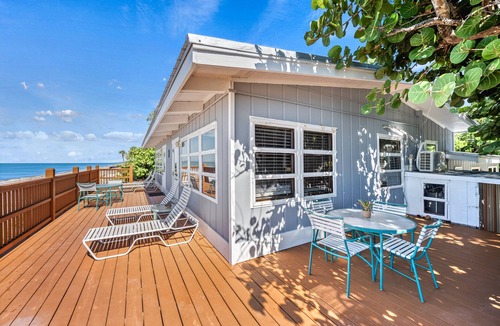 Englewood House | Gulf View Escape on the Beach with Lounging Deck