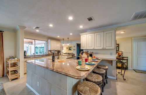 Yacht Club House | Happy Cape 27 - in the heart of the Yacht Club Area, a boaters dream