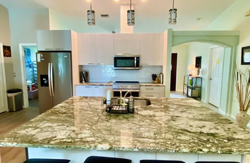 Pine Valley House | Harmony Haven: 3BR Snowbird Retreat with a Private Pool in a Golfing Community