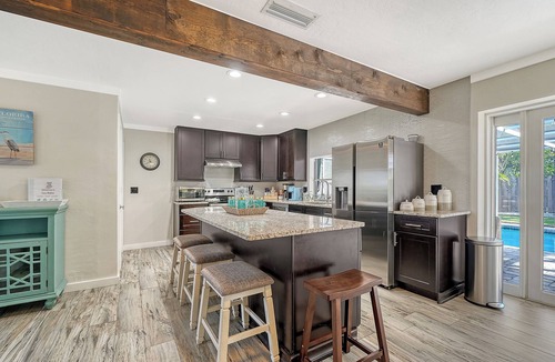 Southgate House | Heated Pool ❤ Home- Close to Beaches, Restaurants