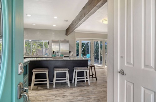 Southgate House | Heated Pool ❤ Home- Close to Beaches, Restaurants
