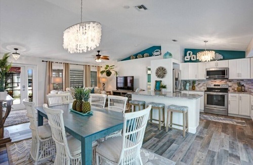 Pelican House | Heated Saltwater Pool & Hot Tub Guest FAVE
