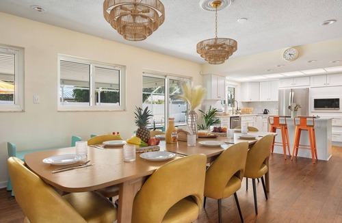 Bradenton House | Heated saltwater pool + bubbling hot tub + cozy massage chair
