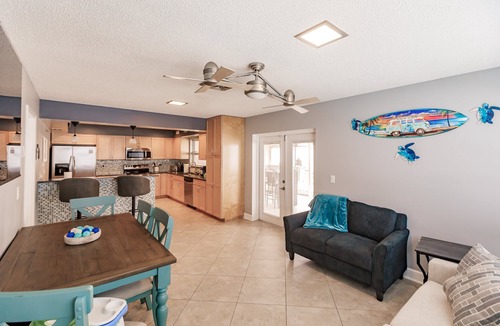 Bradenton House | HeatedPool/MainHouse+PoolHouse/Dog/OutdoorKitchen/In&Out Fireplaces/Golf/Arcade