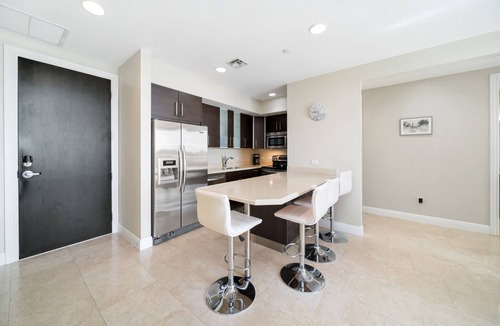Deerfield Beach Condo | Hemingway Coast to Coast Intracoastal Water View! 2 blocks to Beach &Pickleball
