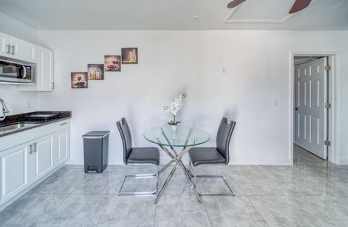 Burnt Store Apartment | Hidden Gem New - Cozy Apt/W Jacuzzi - Private Entry.