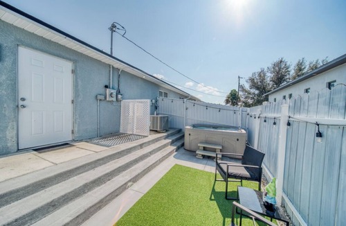 Burnt Store Apartment | Hidden Gem New - Cozy Apt/W Jacuzzi - Private Entry.