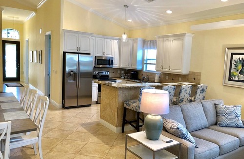 Naples Park House | High End 4 Bdrm Heated Pool Walk To Gulf Walk To Mercato Walk To The Ritz