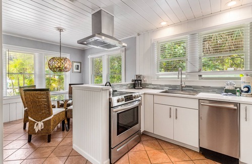 Ilexhurst Cottage | Historic beach cottage with private pool - walk 1 block to beach & free trolley