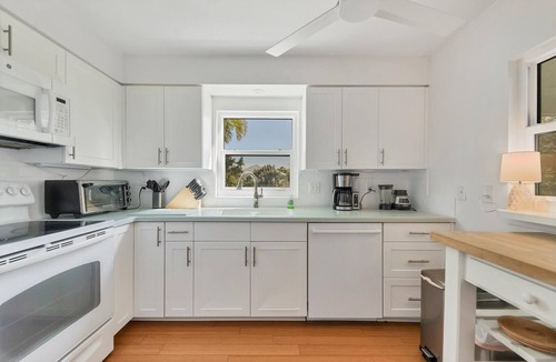 Boca Grande House | Historic Village Getaway