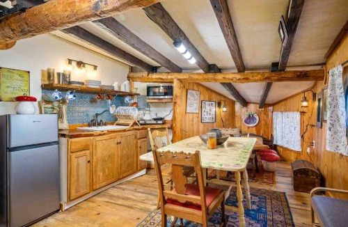 Salem House | Hobbits Rest