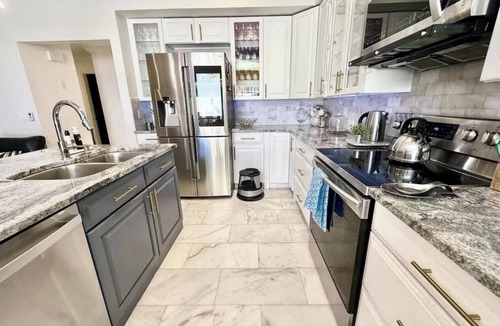 Bearss Plaza House | Huge home near Busch Gardens/Airport/Clearwater Beach