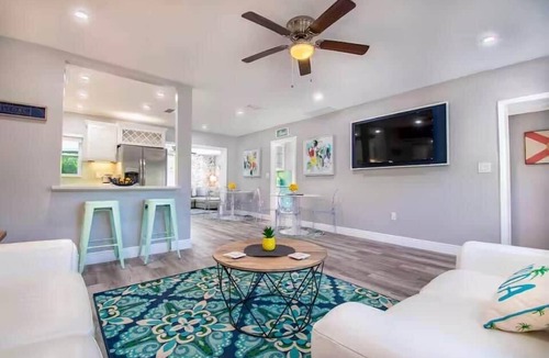 South Pinellas Community Council House | Huge Home w/Cabana & Giant Pool -5 mins to Beaches