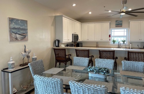Safety Harbor Club House | HUGE LUXE HOUZ! ELEVATOR-2 CARTS-PRIVATE POOL+ISLAND CLUB GUEST MEMBERSHIP-PETS