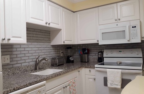 Coquina Sands Condo | IDEAL LOCATION FOR A VACATION RENTAL in down town Naples, Florida