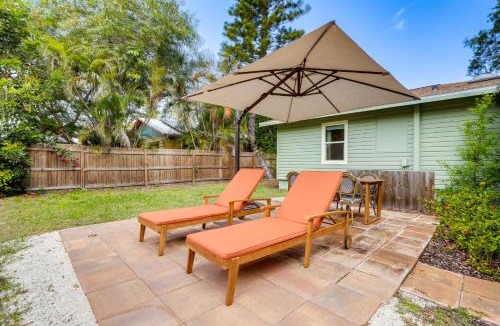 Downtown House | Idyllic Sarasota Home w/Yard: 2 Mi to Beach!