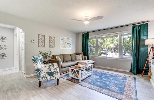 Downtown House | Idyllic Sarasota Home w/Yard: 2 Mi to Beach!