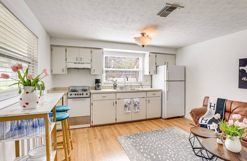 South Sarasota Cottage | Inviting Sarasota Cottage: 5 Mi to Beach Access!
