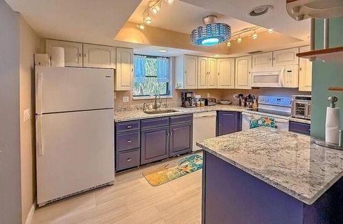 Jose's Hideaway House | Island house with Lake View, Boat Slip, Golf Cart, Pickleball and Pool