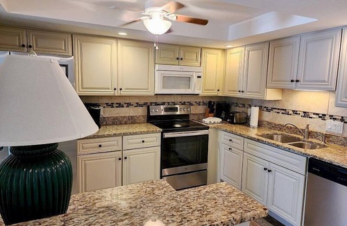 South Island Condo | Island Winds condo 503 is located on the fifth-floor and in a prime location with outstanding panoramic gulf front views.