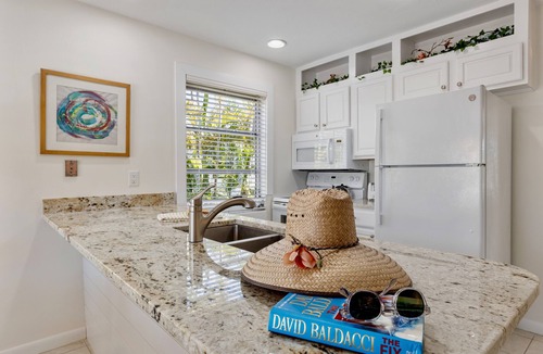 Captiva House | Jasmine - Refreshing 2-Bed/1.5-Bath Captiva Cottage Duplex, 2 Min Walk to Beach!