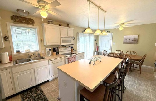 Kelleys Island House | KI Cape Cod - 4 Bedrooms/2 Bathrooms