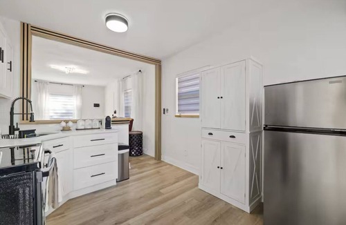 Lake Maggiore Shore House | Kick back and relax in this calm, stylish home! Close to downtown, beaches, park