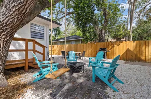 Lake Maggiore Shore House | Kick back and relax in this calm, stylish home! Close to downtown, beaches, park