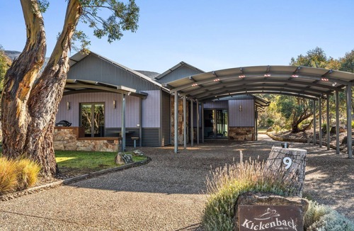 Lake Crackenback Ski Chalet | Kickenback Chalet - 2BR Chalet l Gym l Indoor Pool l Tennis Court l WiFi l Air-Con