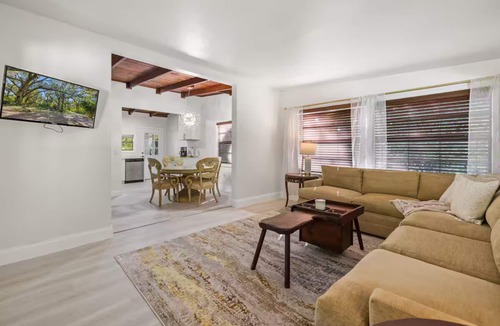 Alva House | La Maison at Alva Oaks Farm- A quiet and serene getaway nestled among old oaks!