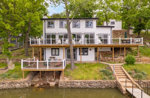 Lake of the Ozarks House | Lake Front House Hot Tub Lake of the Ozarks 4 bed 2 bath Dock Boat private MM44