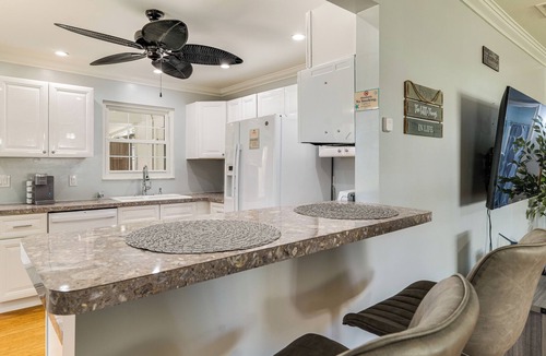 Sebring House | Lake Jackson Retreat w/Lanai & Large Yard!
