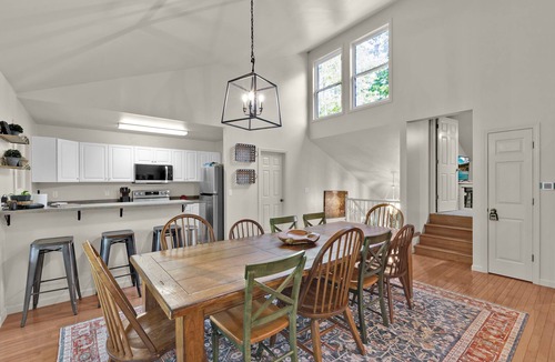 Sunset House | Lake Keowee Retreat Swim Deck Boat Slip Sleeps 12 Pet Friendly
