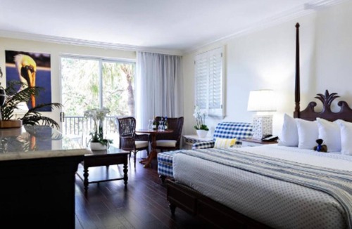 Pelican Bay Hotel | Lake King | Inn at Pelican Bay | Lake Views, Breakfast Included, Beach Ride