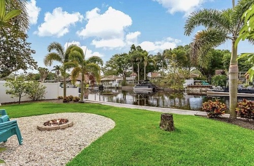 Palm Harbor House | Lakehouse Living w/Firepit and Boat Dock to relax and Enjoy the Sunset