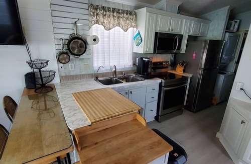 Imperial Golf Estates House | Lakeside Cottage. Serene, Tranquil home. 2.mi.(4)mins from the Beach. Sleeps 3.