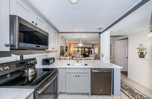 Isla del Sol Villa | Lakeview 2BR/2BA condo with pool, hot tub, Wi-Fi, and near the ocean.