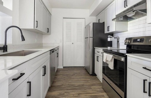 Fruitville Apartment | Landing | Amazing 2BD, Clubhouse, Gym