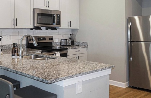 Fort Myers Apartment | Landing | Chic 2BD, Pool, Gym