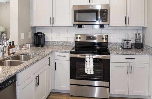 Fort Myers Apartment | Landing | Chic 2BD, Pool, Gym