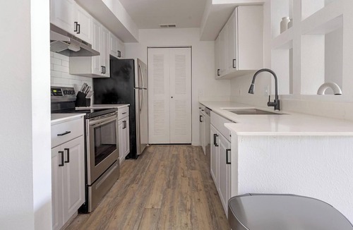 Fruitville Apartment | Landing | Modern 2BD, Gym, Clubhouse